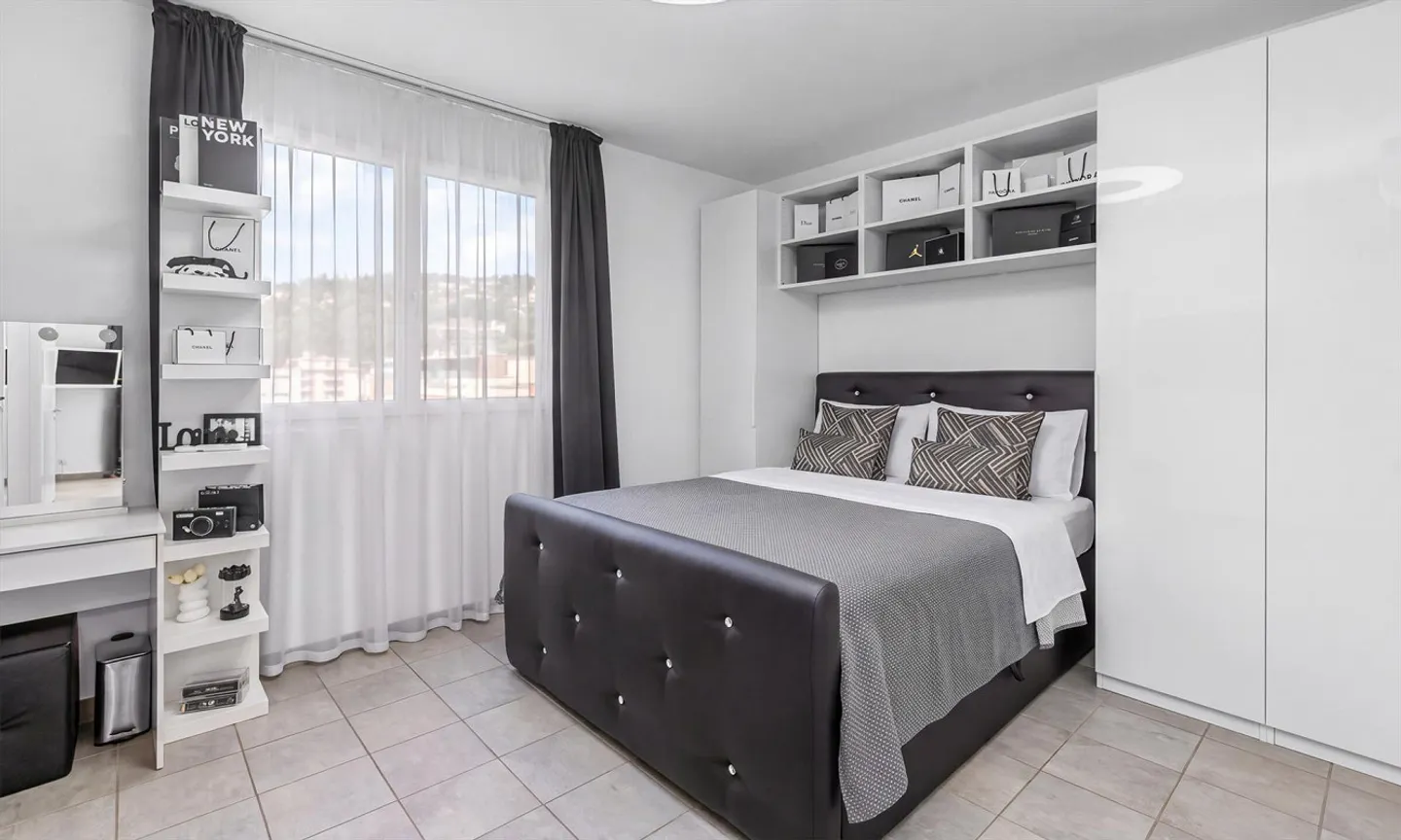 SPACIOUS AND MODERN 4.5 ROOMS WITH TERRACE IN LUGANO PREGASSONA - Photo 8 of 9