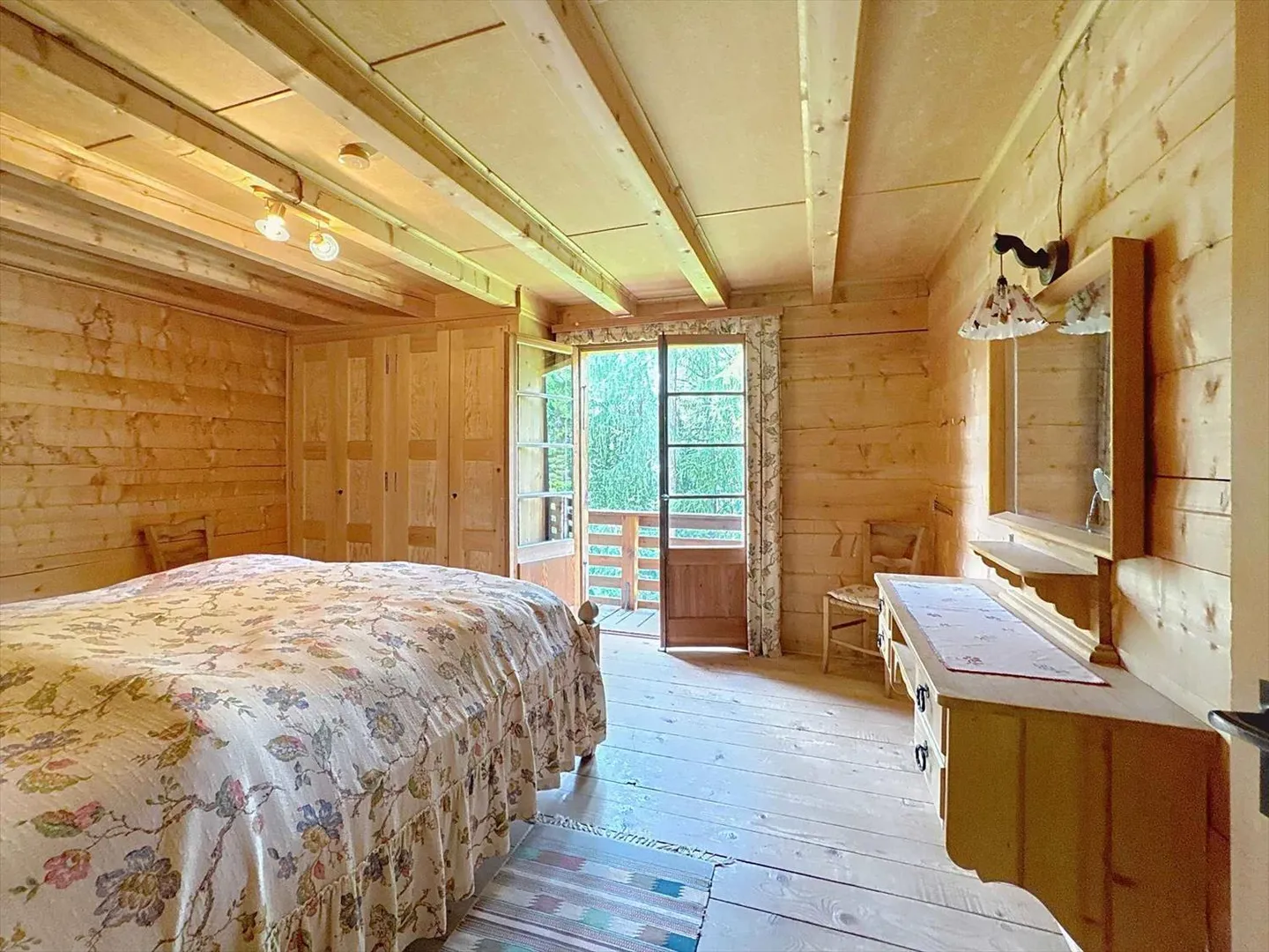 Chalet isolato con ampio terreno boschivo e annesso - Foto 6 di 13