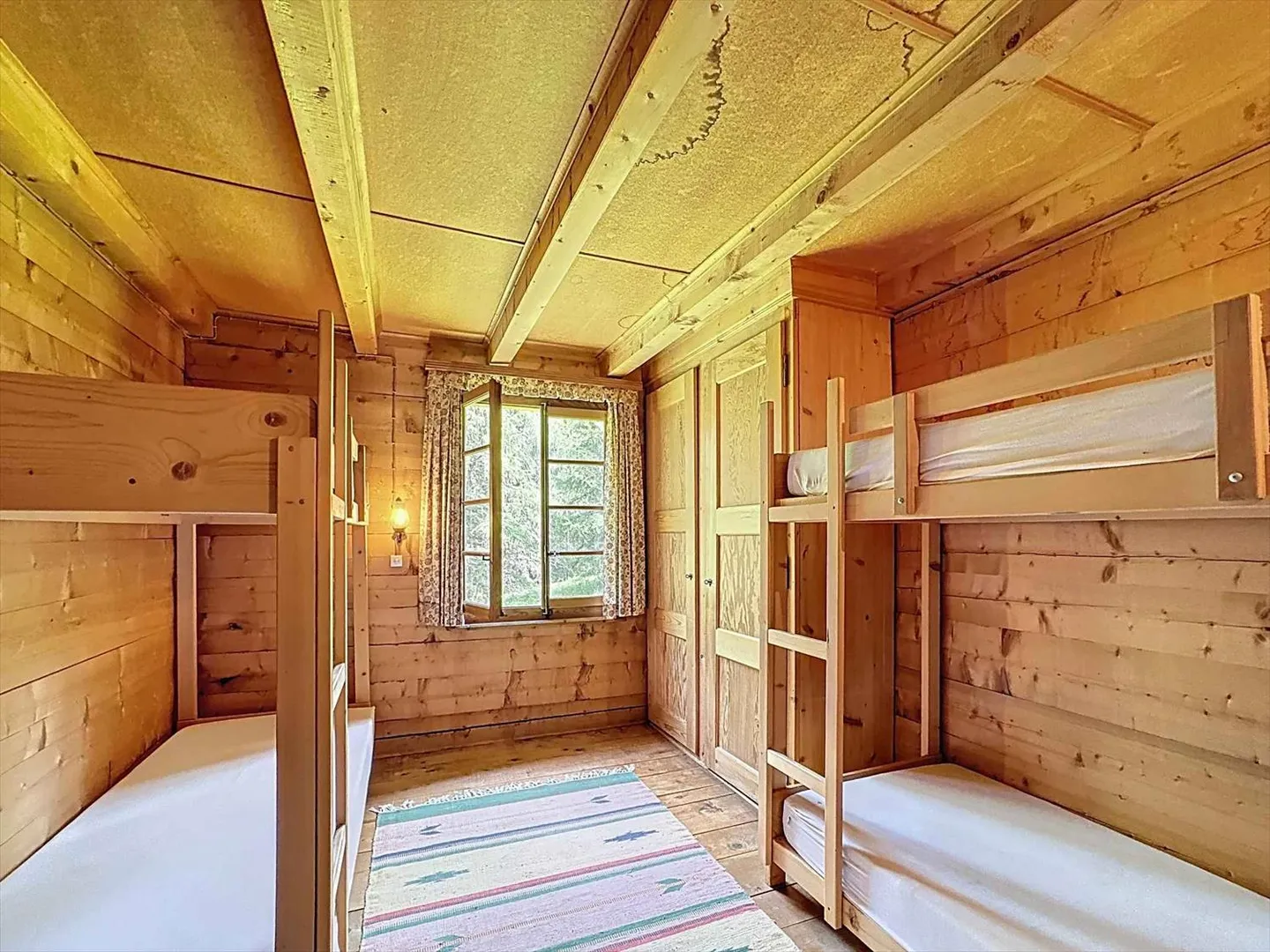 Chalet isolato con ampio terreno boschivo e annesso - Foto 9 di 13