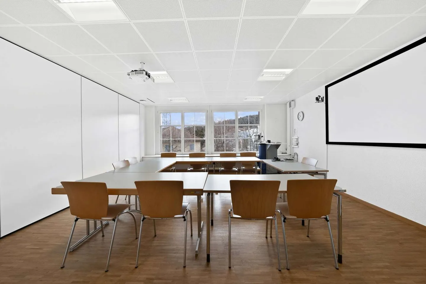 Spazio ufficio centrale con attrezzature moderne a San Gallo - Foto 3 di 8