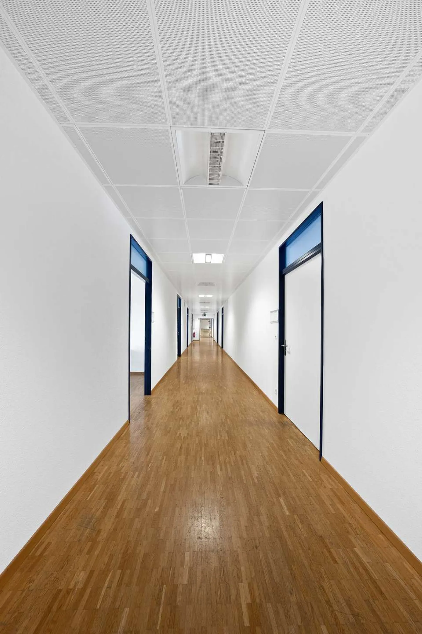 Spazio ufficio centrale con attrezzature moderne a San Gallo - Foto 5 di 8