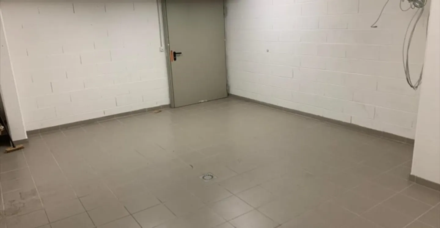 Deposit - Photo 5 of 6