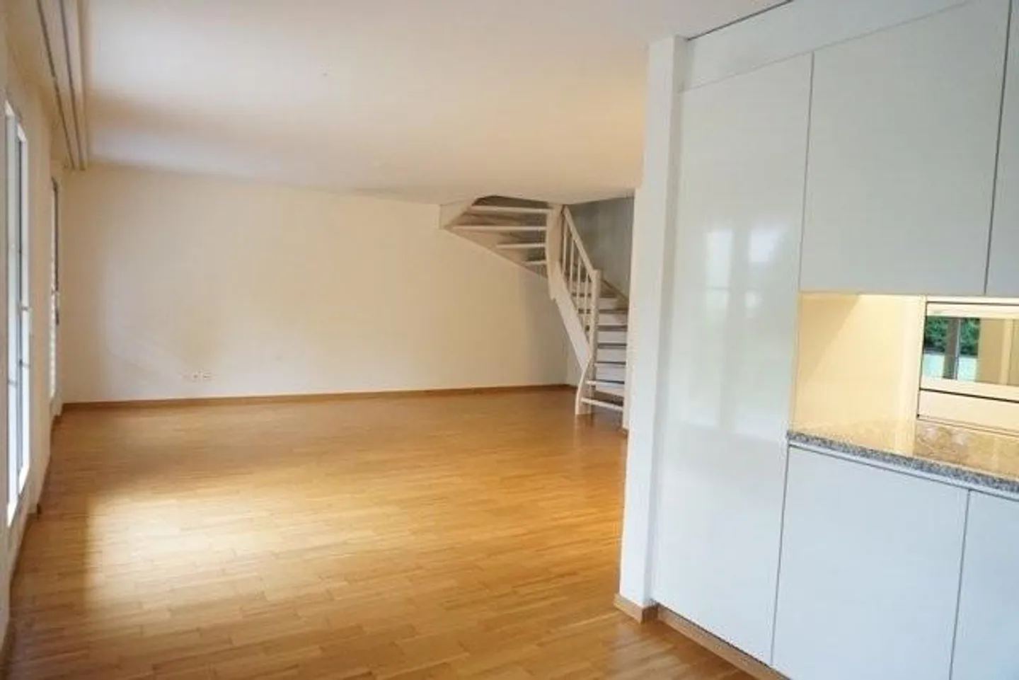 Appartamento duplex con area salotto - Foto 3 di 12