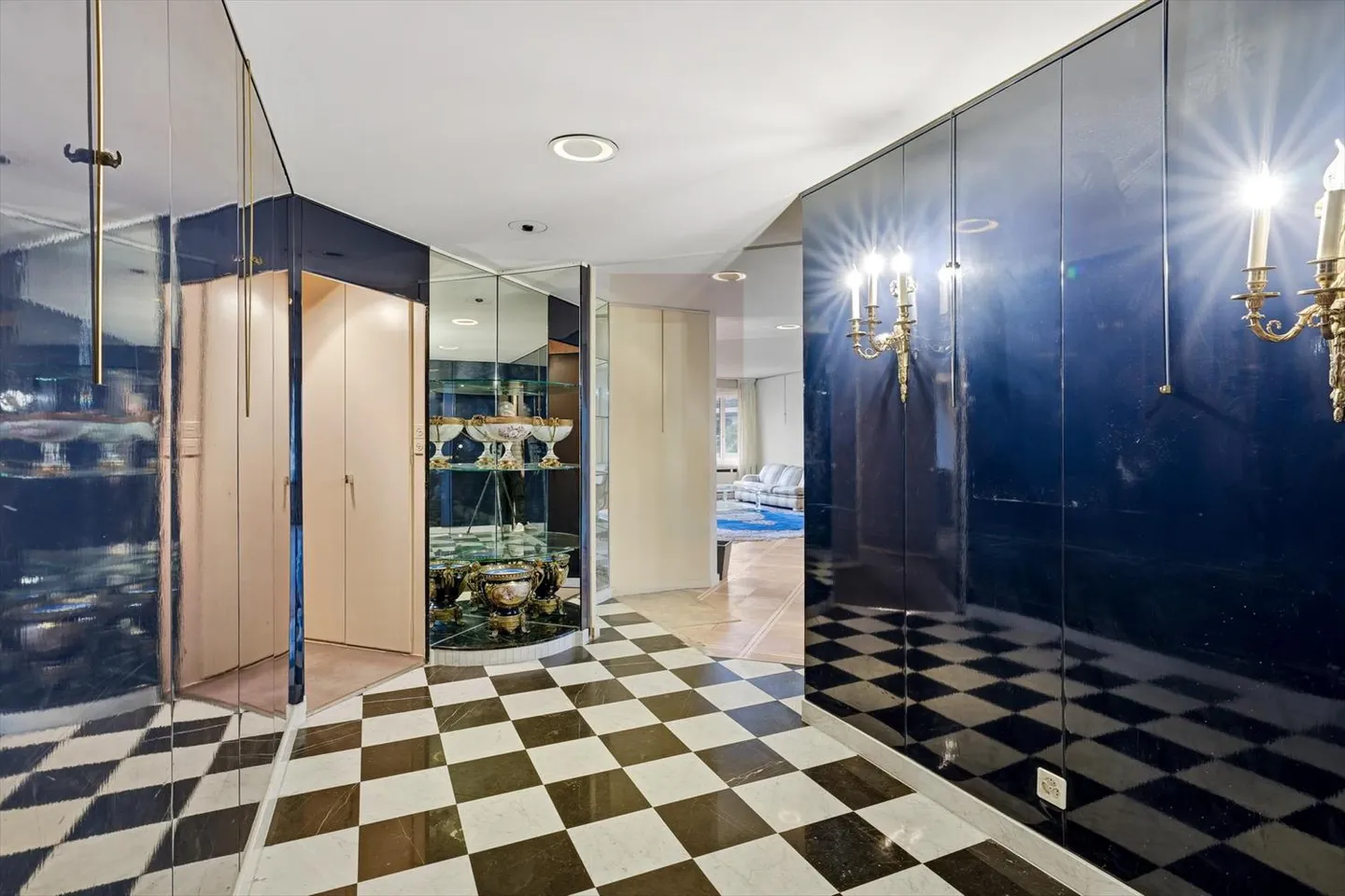 Appartamento in vendita - Foto 2 di 8