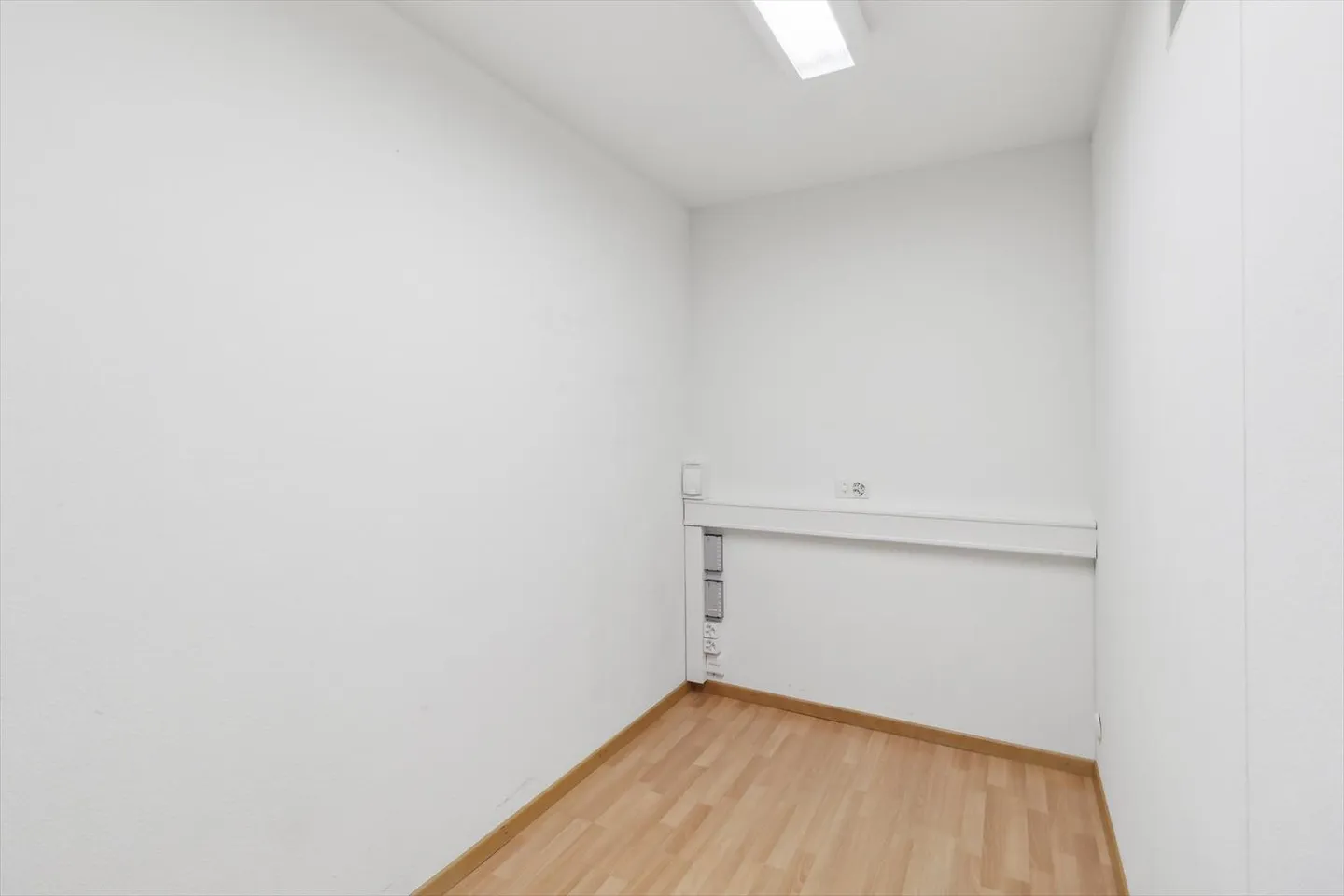 Bellissimo spazio ufficio in affitto - pronto per essere abitato e iniziare! - Foto 5 di 7