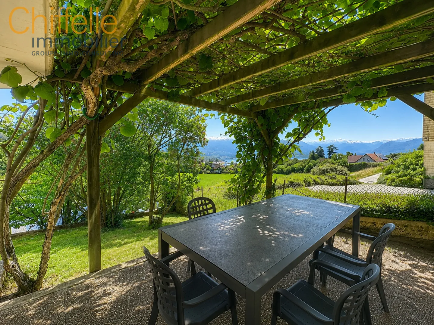 Schöne Familienvilla mit Panoramablick auf den Genfersee und die Alpen - Foto 2 von 8
