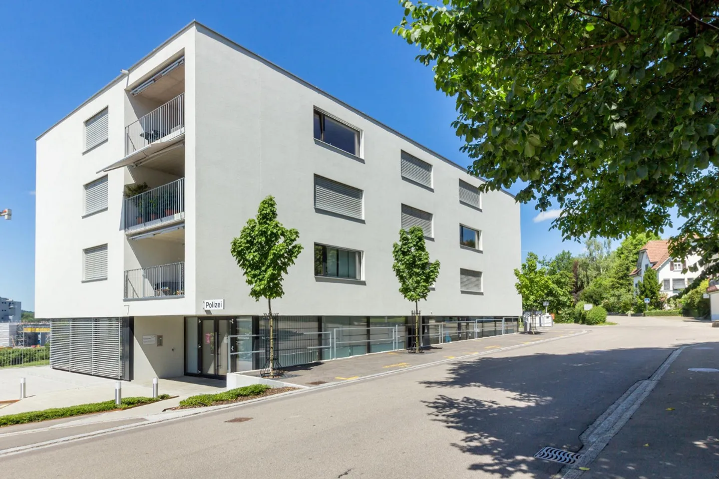 Moderno appartamento di 3,5 stanze vicino al centro con balcone in affitto - Foto 1 di 6