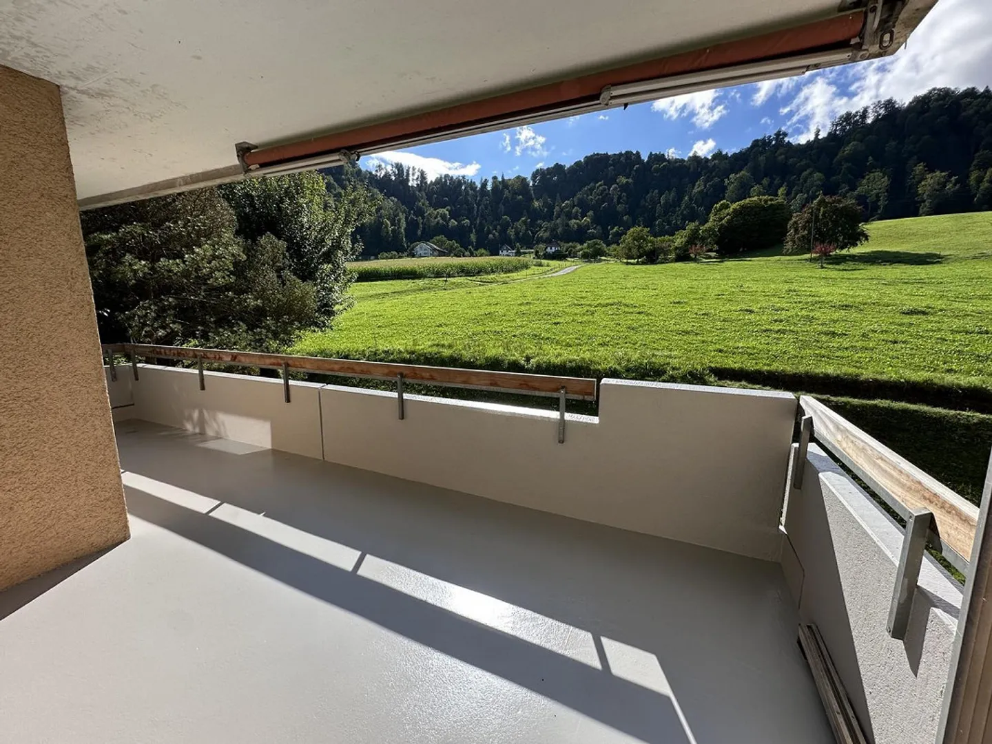 Appartamento 3.5 locali in una posizione verde e tranquilla a Zurigo - Foto 11 di 13