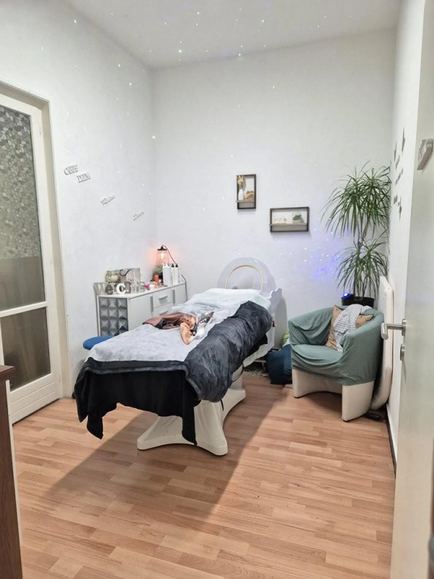 Hair salon for rent near the city center of Sion - Photo 3 of 4