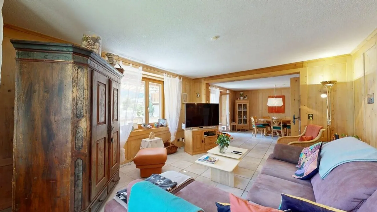 Prendere il sole nel quartiere residenziale di Bünda - Foto 3 di 10