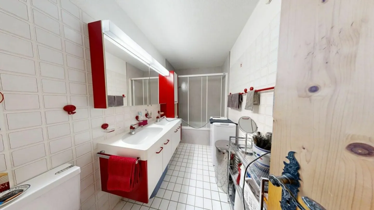 Prendere il sole nel quartiere residenziale di Bünda - Foto 7 di 10