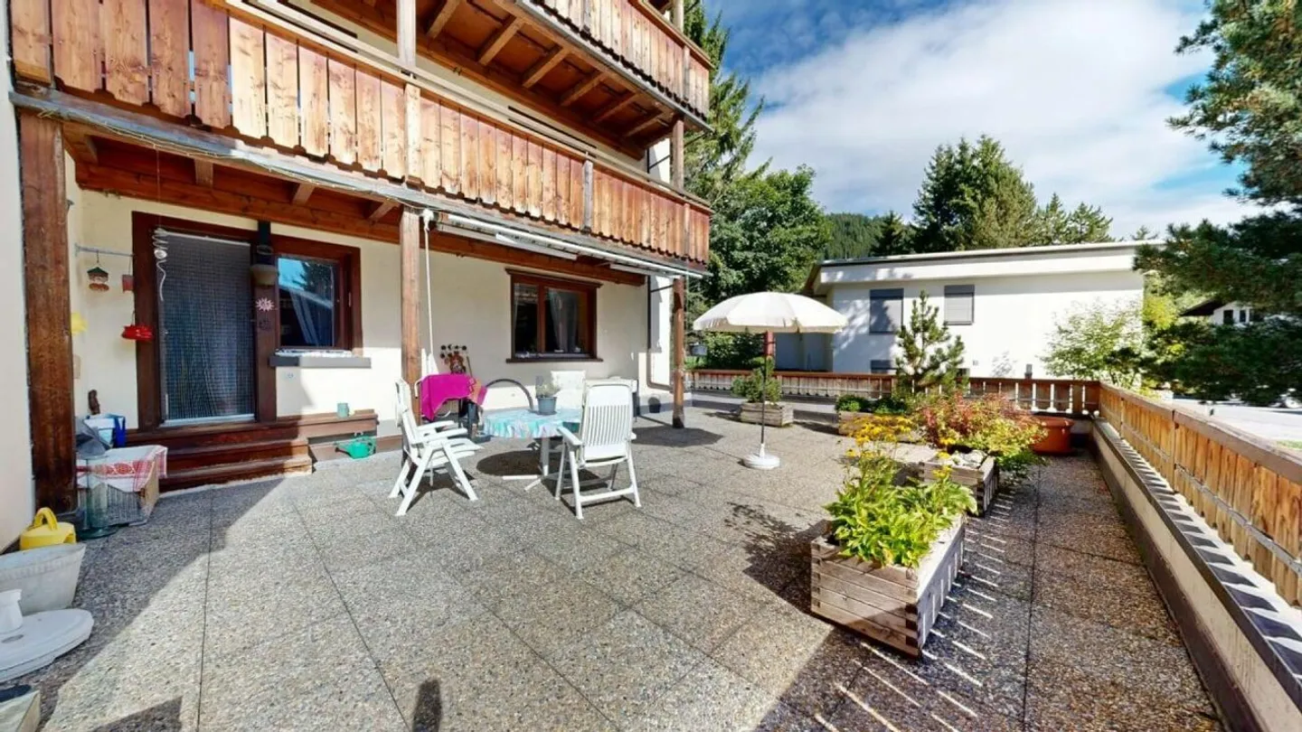 Prendere il sole nel quartiere residenziale di Bünda - Foto 10 di 10