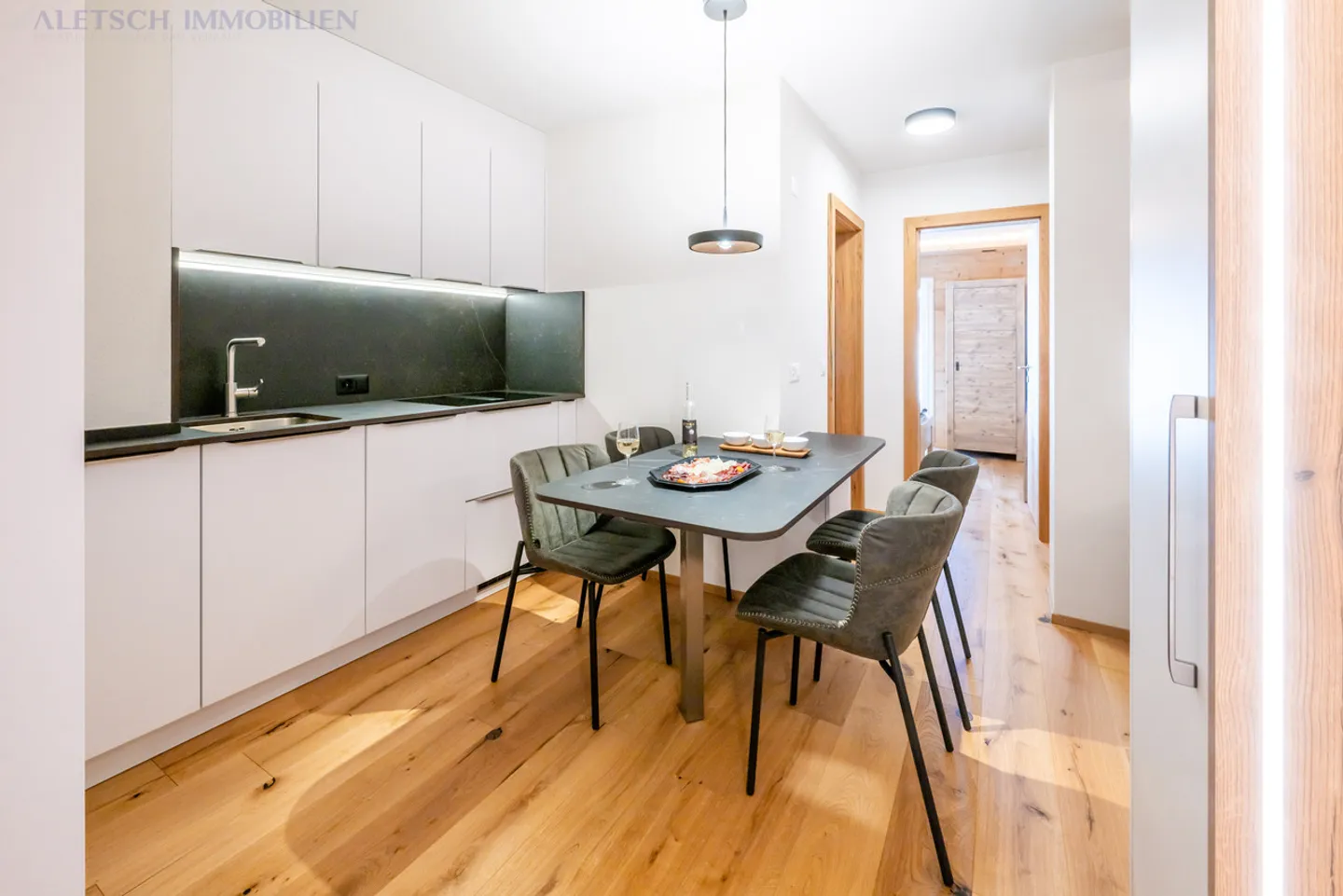 Ski-in/Ski-out Chalet in Aletsch - Photo 4 of 7