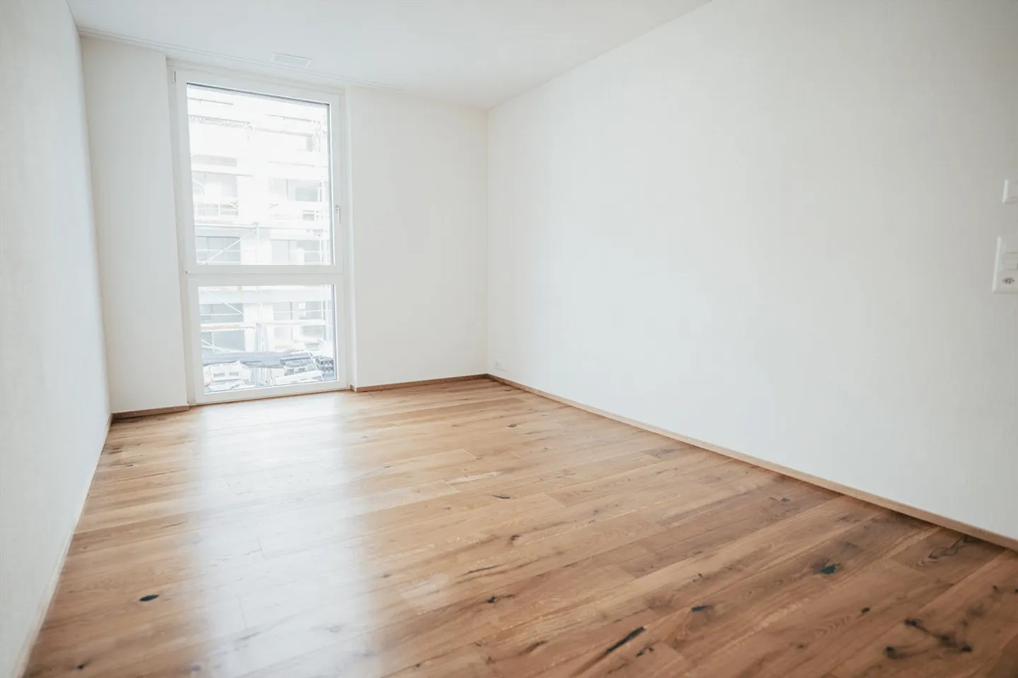 Modern and Bright Apartment - Photo 3 of 5