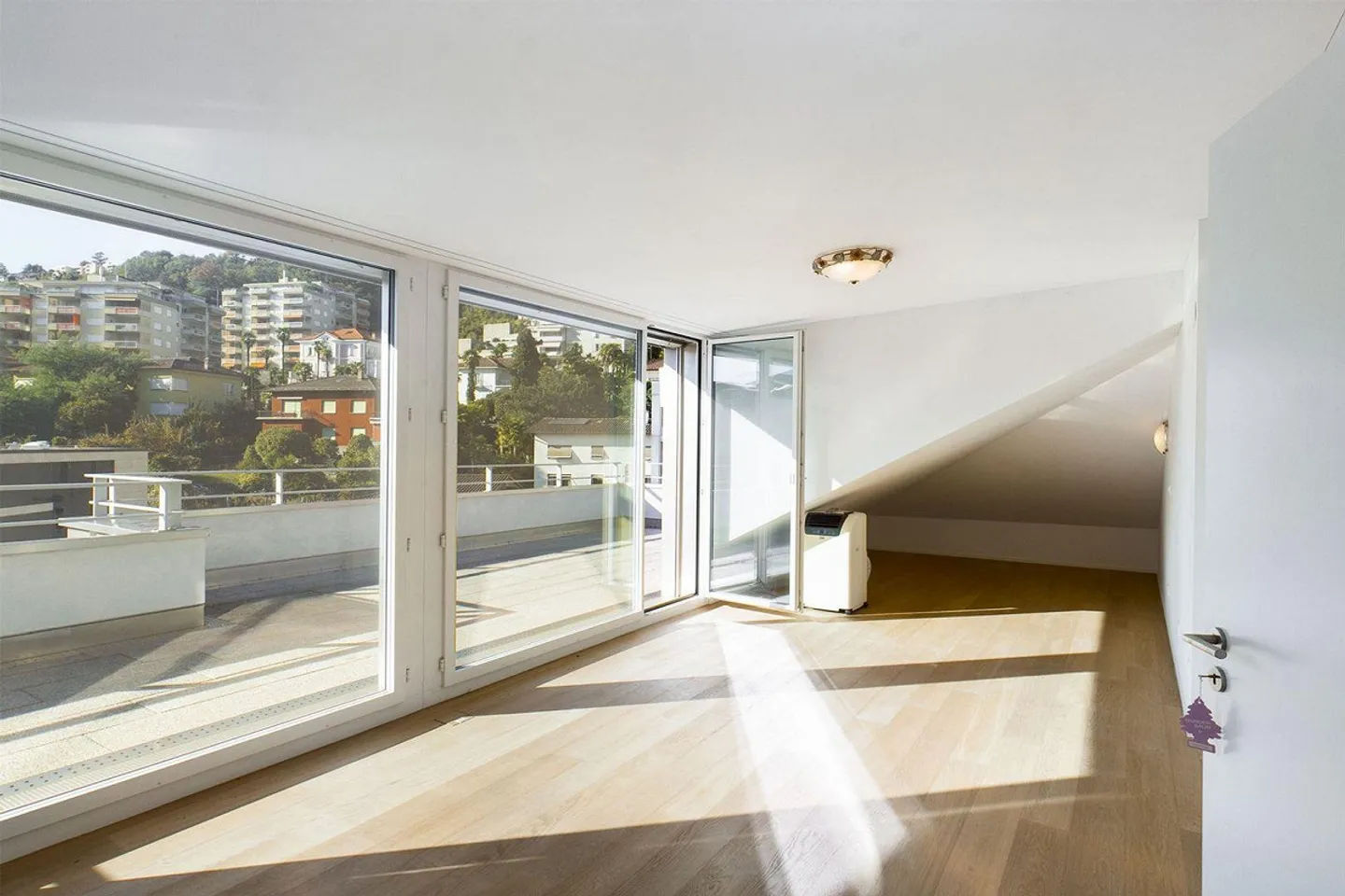 Muralto - Luxury Penthouse in the Noble Villa Balli - Photo 18 of 30