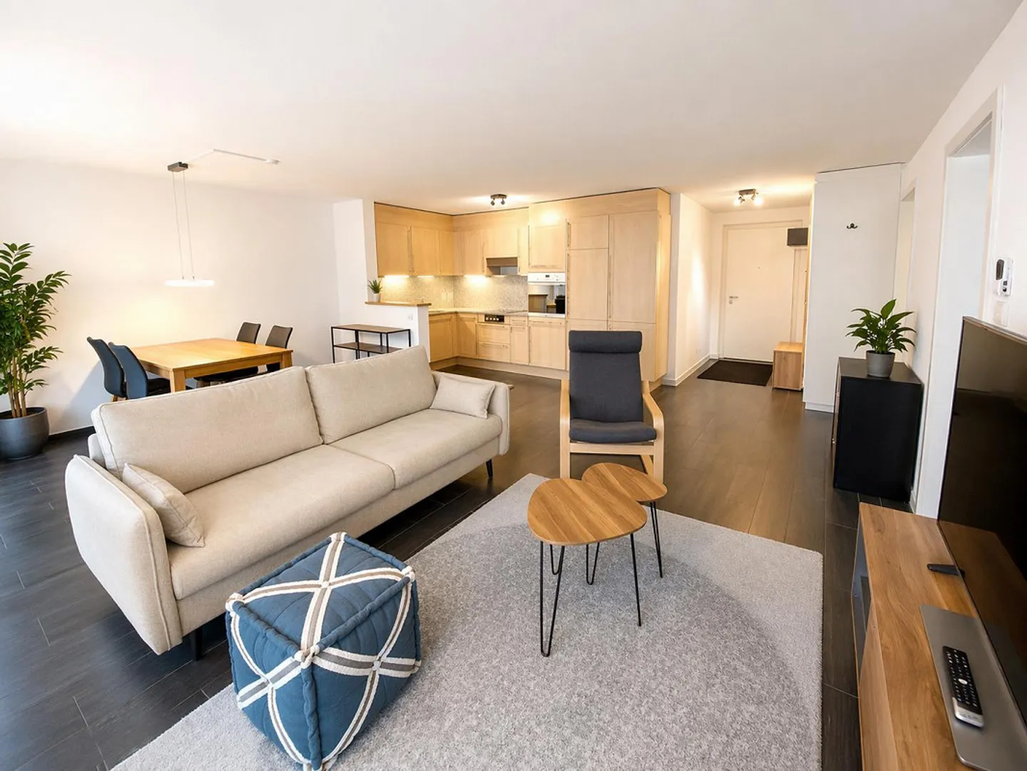 Modern 2.5-room apartment in the heart of Davos - Photo 1 of 8