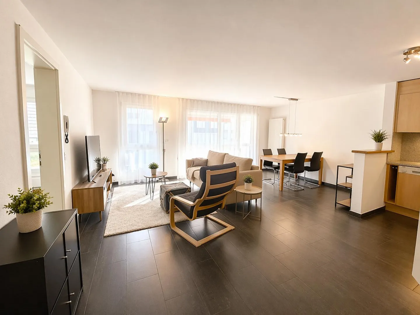 Modern 2.5-room apartment in the heart of Davos - Photo 2 of 8