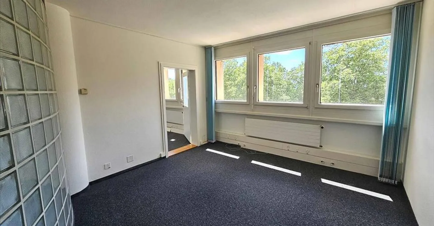 Office space for rent - Photo 7 of 8