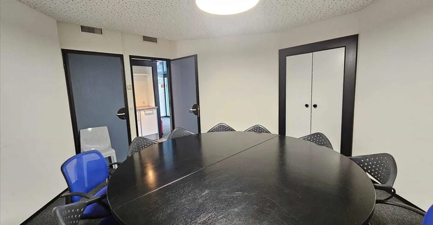 Office space for rent - Photo 5 of 8