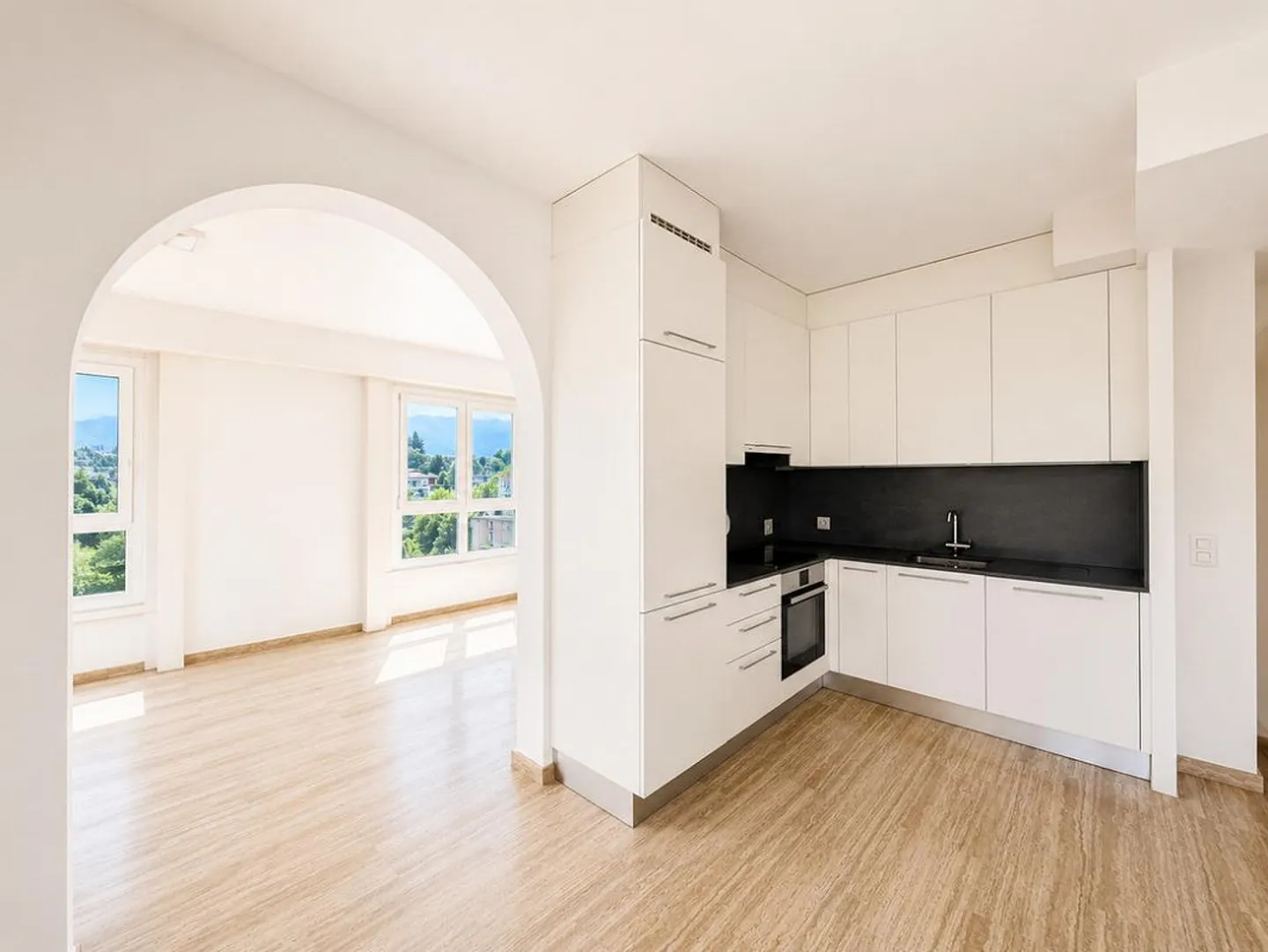 LUGANO - FOR RENT BRIGHT 4.5 ROOMS WITH TERRACE - Photo 1 of 9