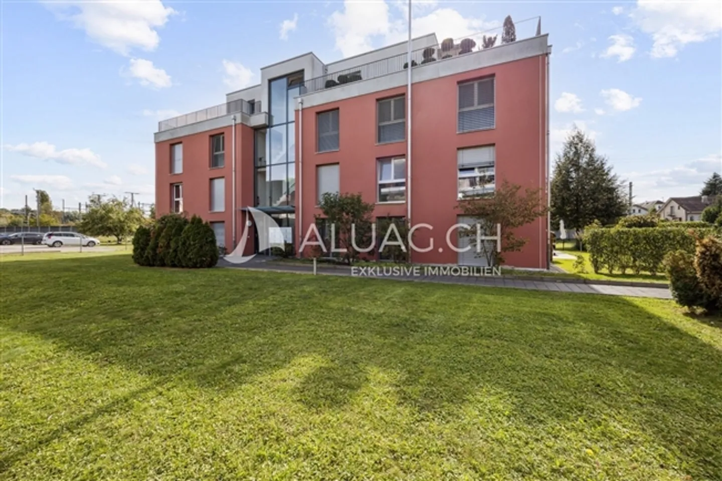 APPARTAMENTO LUMINOSO DI 4,5 STANZE CON GIARDINO D'INVERNO - Foto 2 di 11