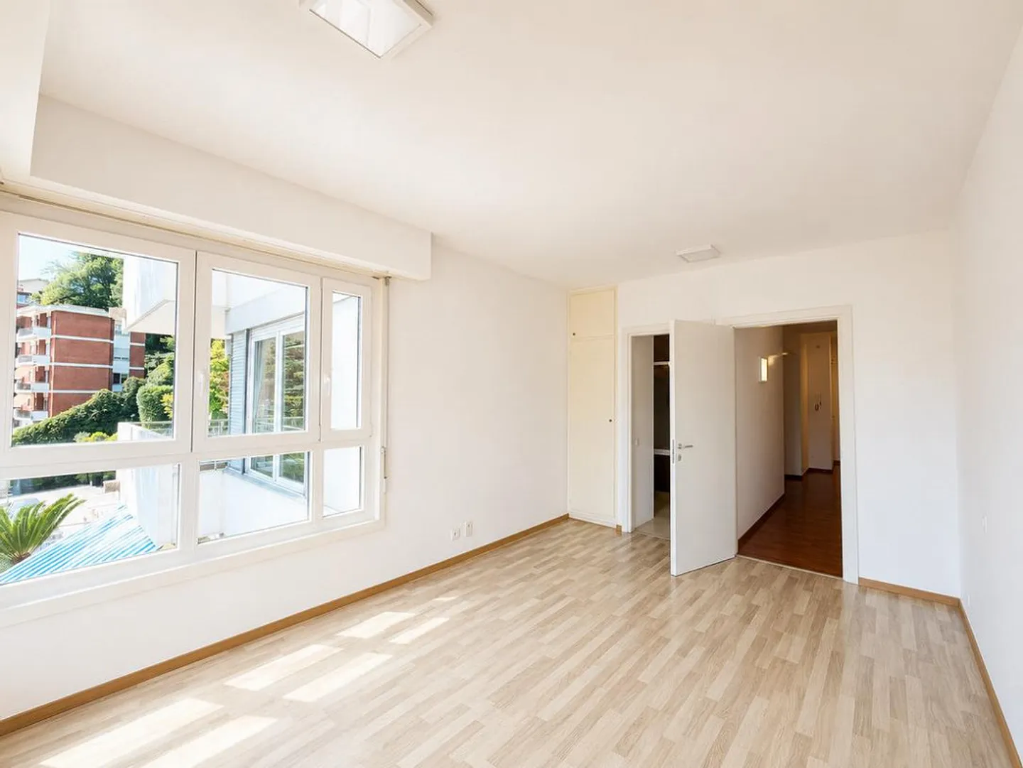 LUGANO - FOR RENT BRIGHT 4.5 ROOMS WITH TERRACE - Photo 3 of 9