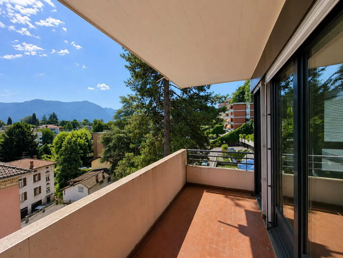 LUGANO - FOR RENT BRIGHT 4.5 ROOMS WITH TERRACE - Photo 8 of 9