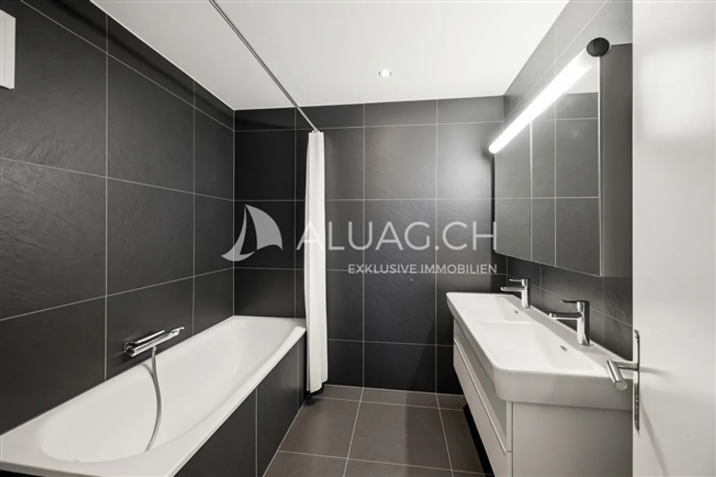 APPARTAMENTO LUMINOSO DI 4,5 STANZE CON GIARDINO D'INVERNO - Foto 9 di 11