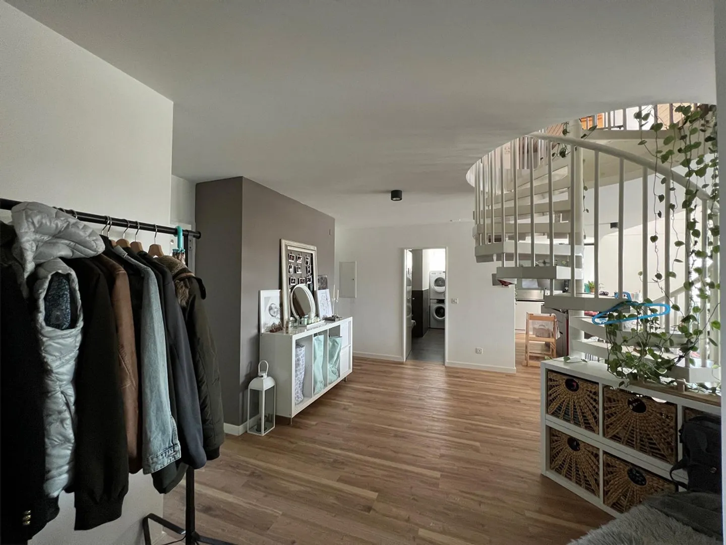 Ampio appartamento ristrutturato di 5,5 stanze con galleria - Foto 3 di 18