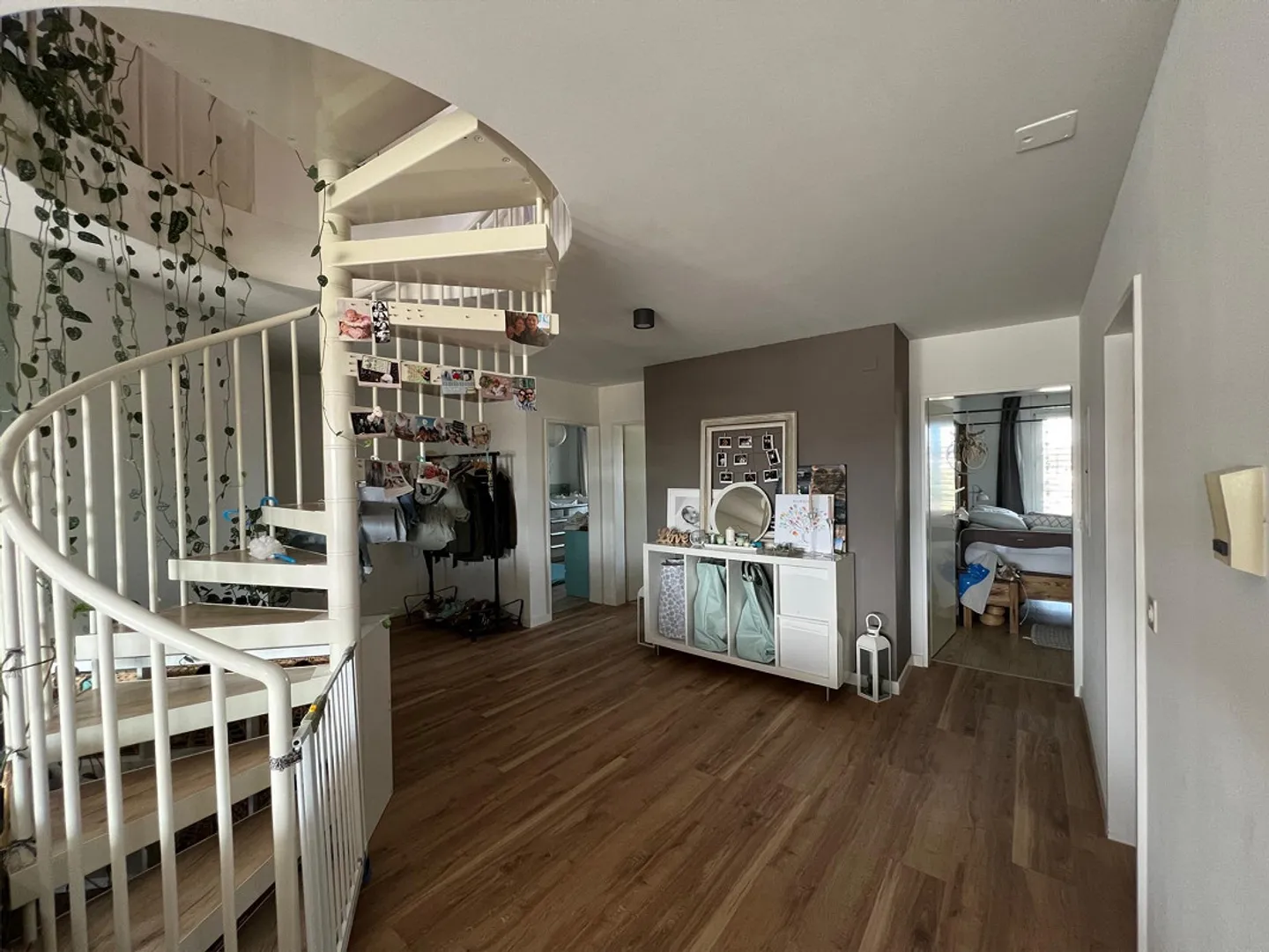 Ampio appartamento ristrutturato di 5,5 stanze con galleria - Foto 4 di 18