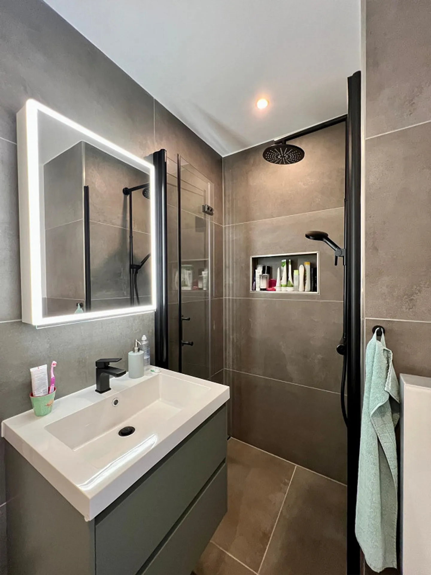 Ampio appartamento ristrutturato di 5,5 stanze con galleria - Foto 14 di 18