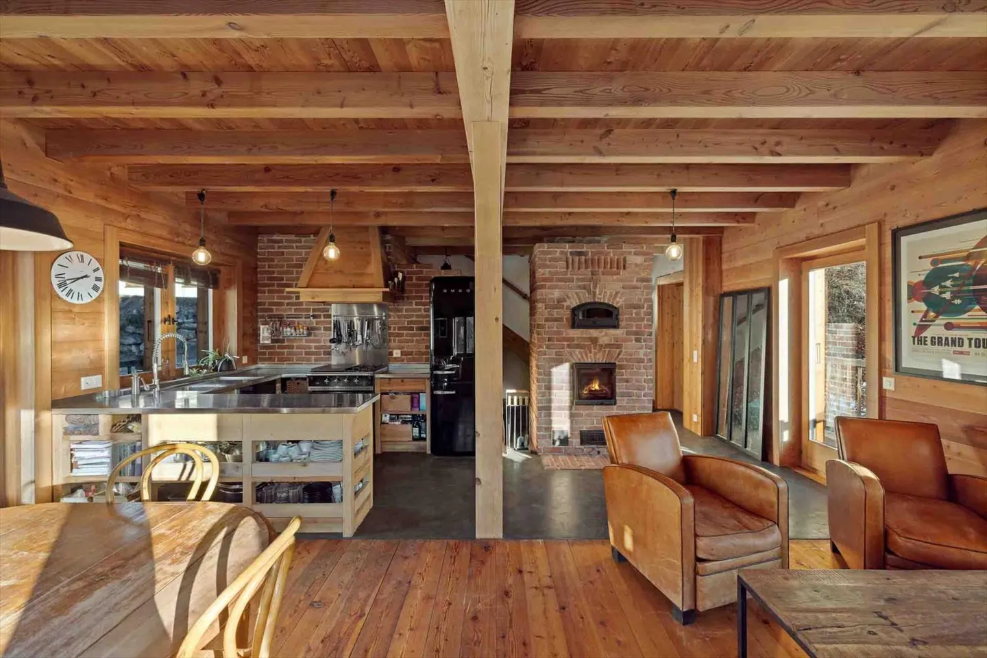 Ein außergewöhnliches Chalet in einer Zweitwohnung, das für ausländische Käufer zugänglich ist, nur wenige Schritte vom Zentrum des Dorfes Evolène entfernt. - Foto 3 von 13