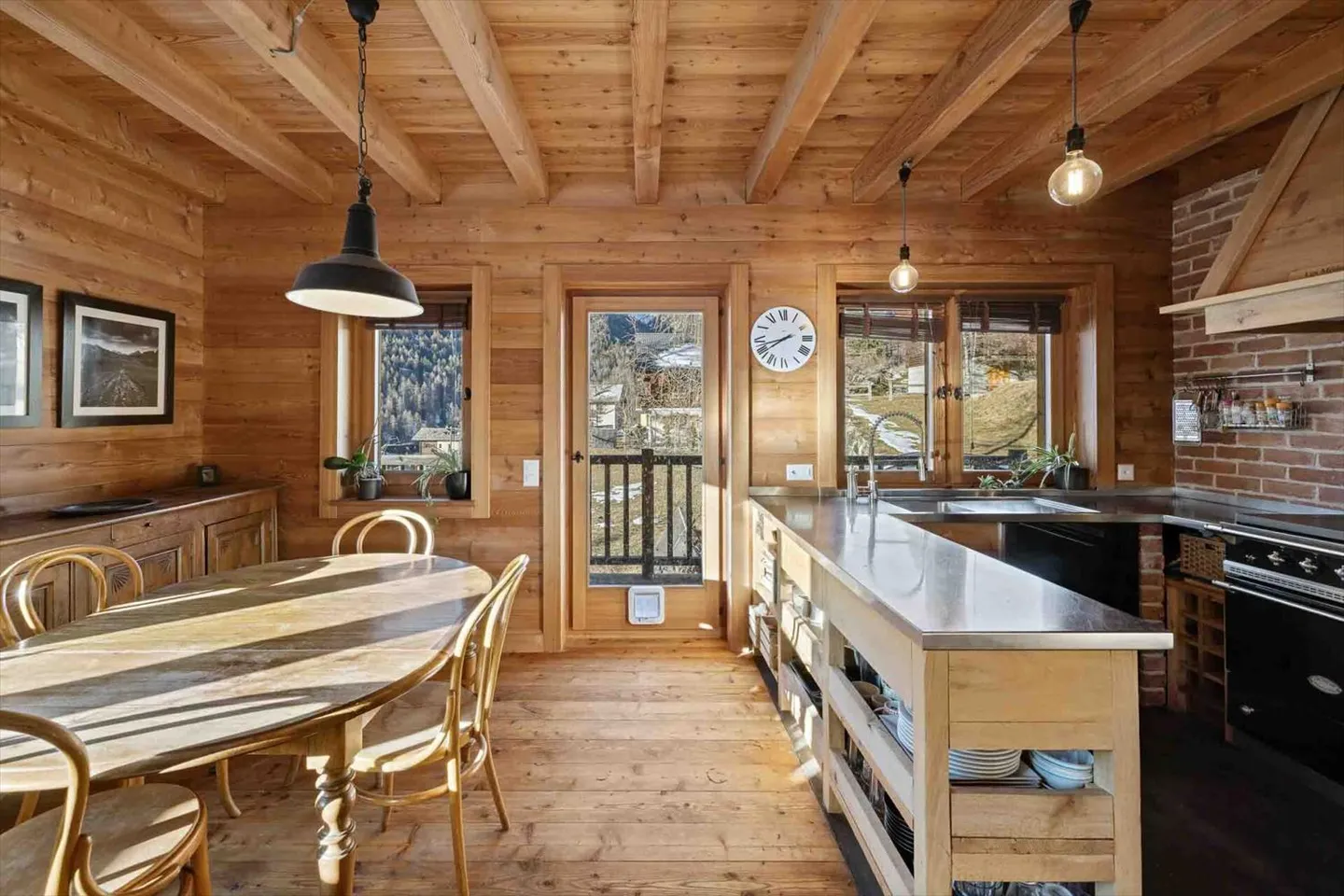 Ein außergewöhnliches Chalet in einer Zweitwohnung, das für ausländische Käufer zugänglich ist, nur wenige Schritte vom Zentrum des Dorfes Evolène entfernt. - Foto 8 von 13