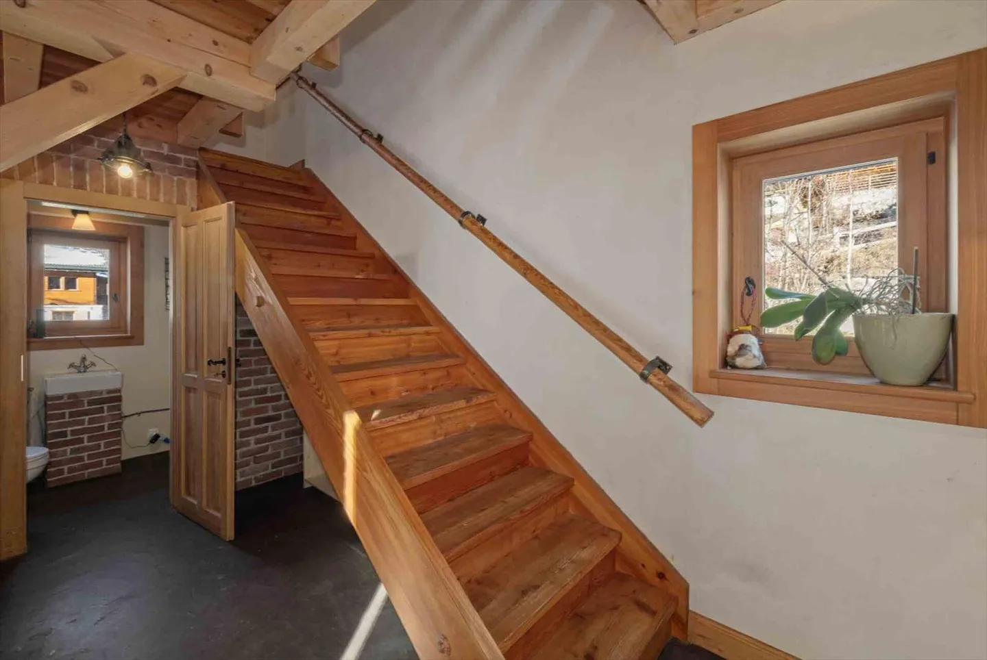 Ein außergewöhnliches Chalet in einer Zweitwohnung, das für ausländische Käufer zugänglich ist, nur wenige Schritte vom Zentrum des Dorfes Evolène entfernt. - Foto 10 von 13