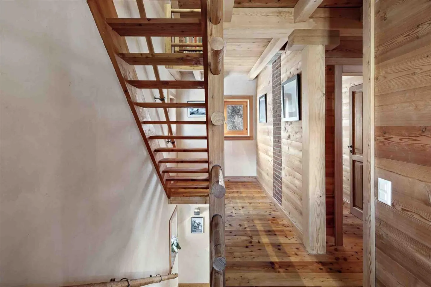 Ein außergewöhnliches Chalet in einer Zweitwohnung, das für ausländische Käufer zugänglich ist, nur wenige Schritte vom Zentrum des Dorfes Evolène entfernt. - Foto 11 von 13