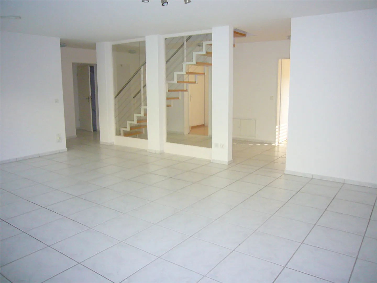Beautiful 5.5 Maisonette Garden Apartment in Riehen - Photo 4 of 8