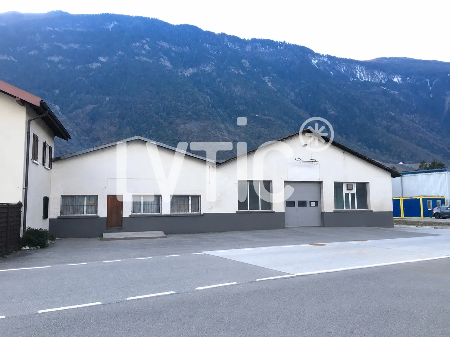 Handwerksgebäude auf einem 1805 m2 großen Grundstück zur Miete in Martigny - Foto 1 von 12