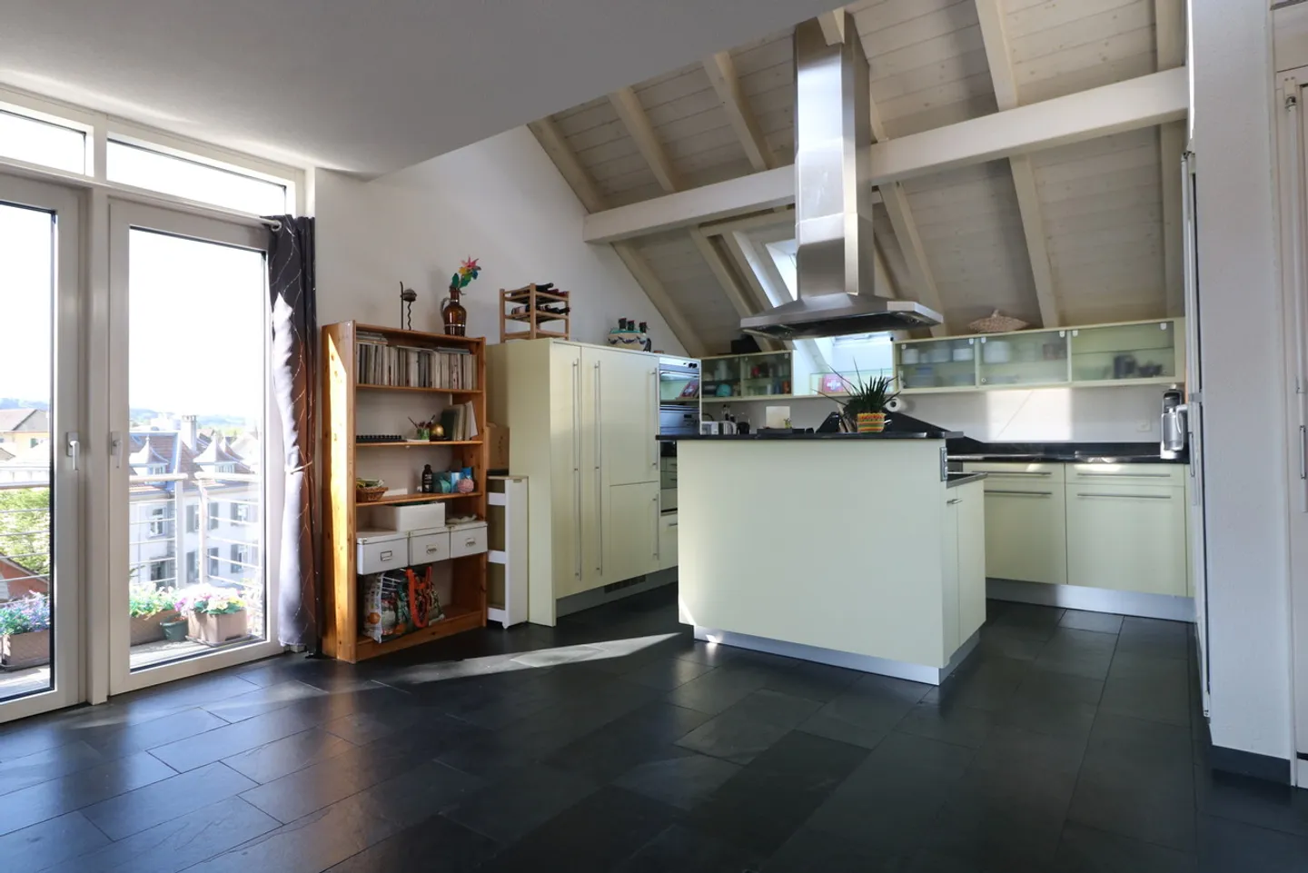 Duplex 5 1/2 pièces avec superbe terrasse sur le toit - Photo 2 sur 11