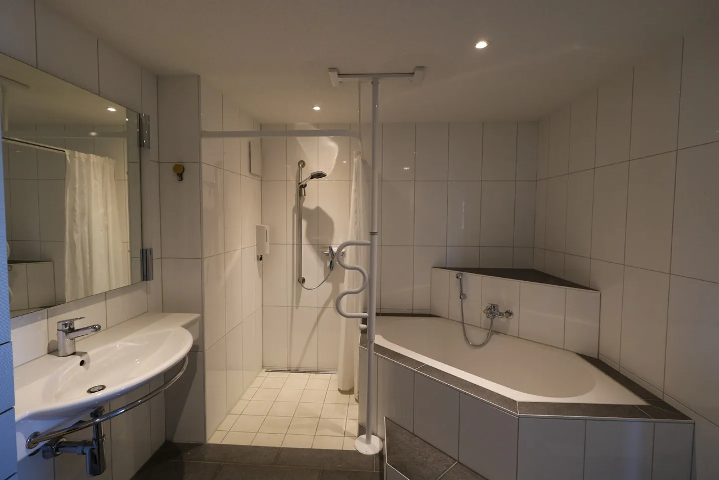 Duplex 5 1/2 pièces avec superbe terrasse sur le toit - Photo 8 sur 11