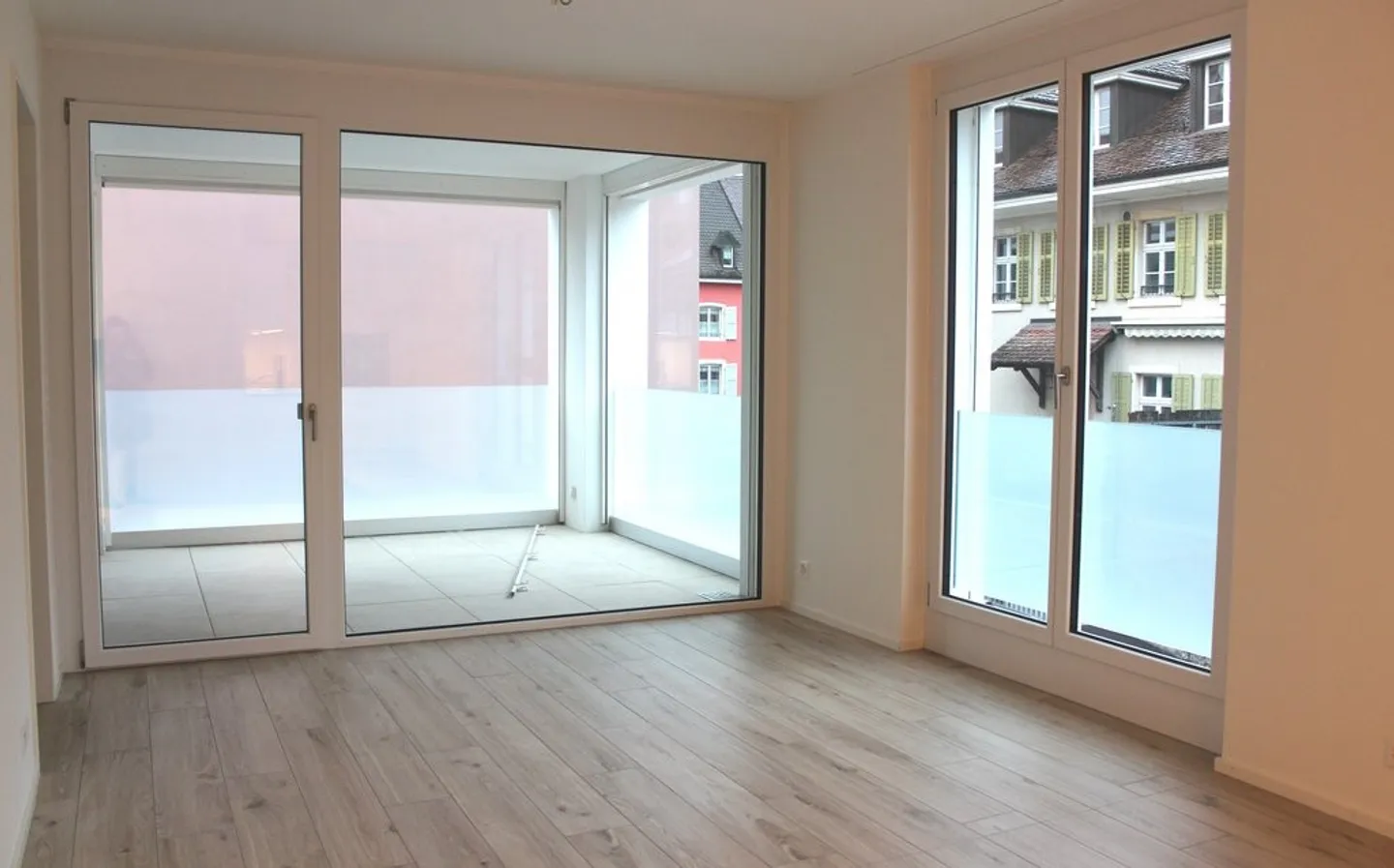 Appartamento moderno con loggia - Foto 3 di 8