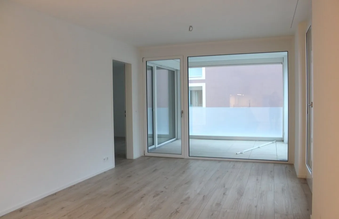 Appartamento moderno con loggia - Foto 5 di 8