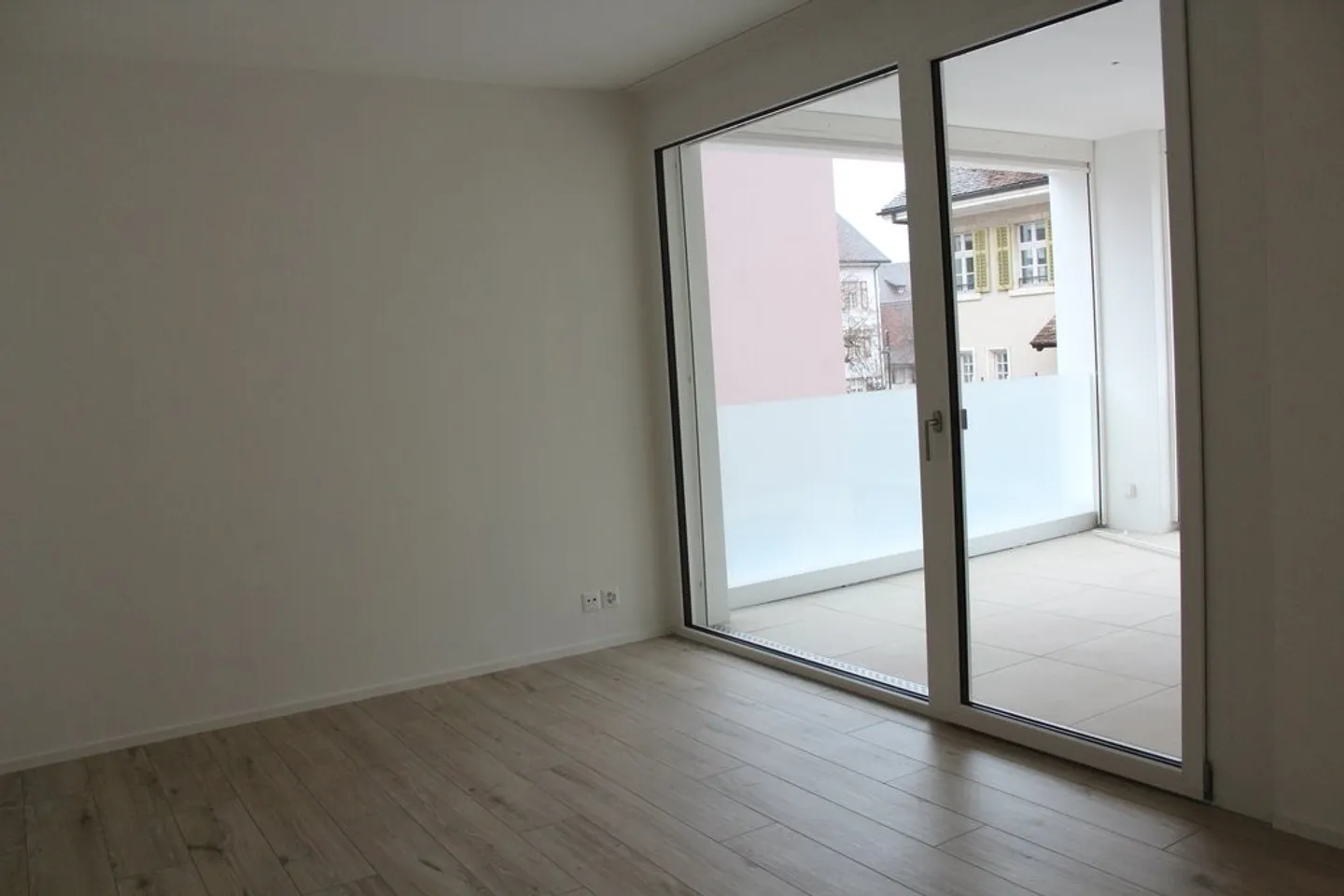Appartamento moderno con loggia - Foto 6 di 8