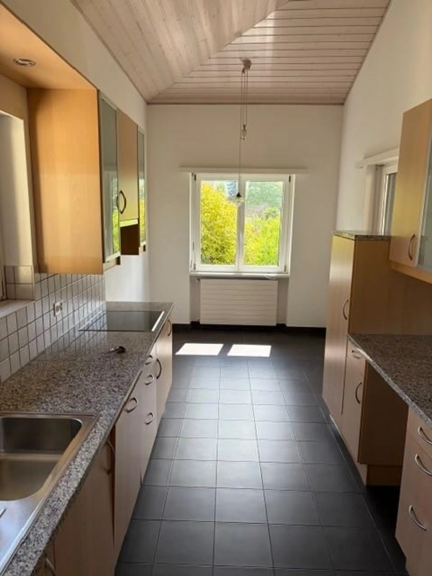 À LOUER APPARTEMENT SPACIEUX ET LUMINEUX PROCHE DES PRINCIPAUX SERVICES - Photo 4 sur 11