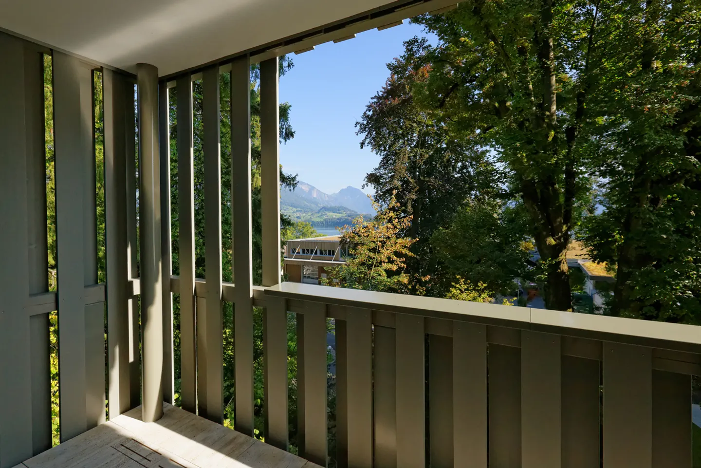 Appartement Charmant avec Vue sur le Lac - Photo 1 sur 9