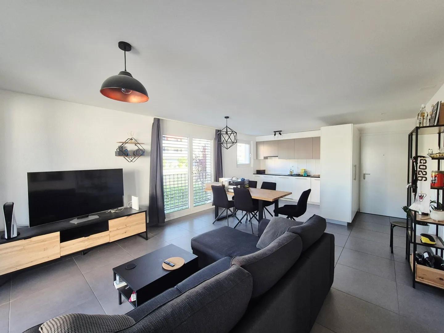 Modern 2.5-Room Apartment - Photo 4 of 9