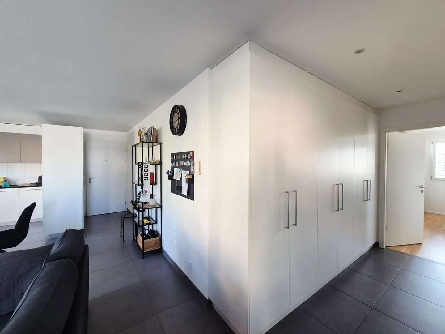 Modern 2.5-Room Apartment - Photo 6 of 9