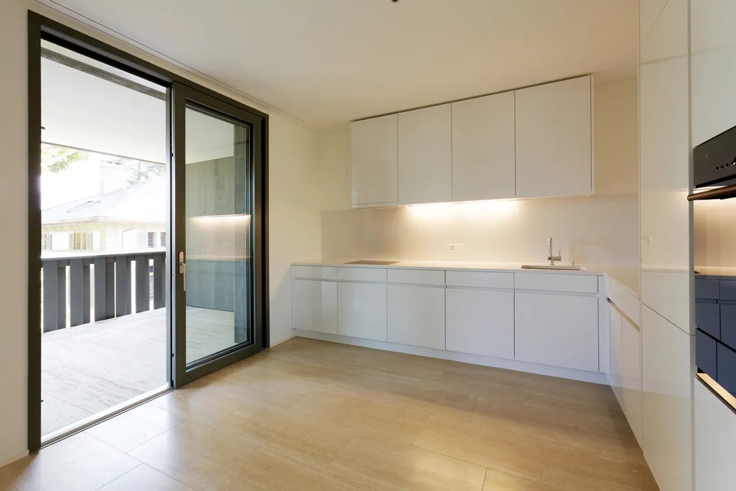 Appartement Charmant avec Vue sur le Lac - Photo 3 sur 9