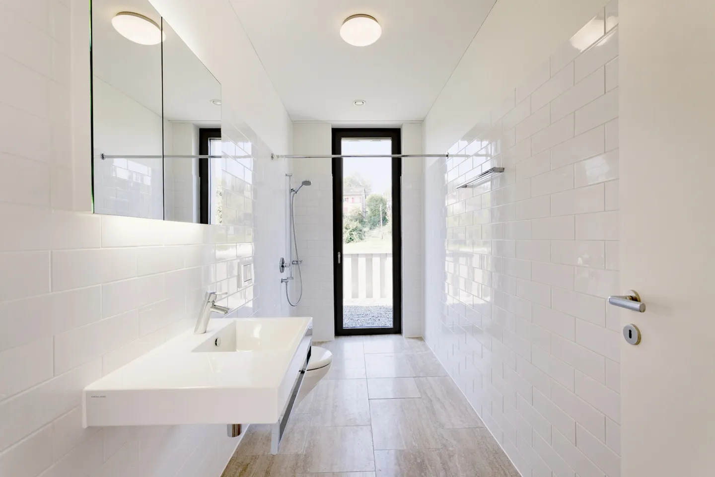 Appartement Charmant avec Vue sur le Lac - Photo 4 sur 9