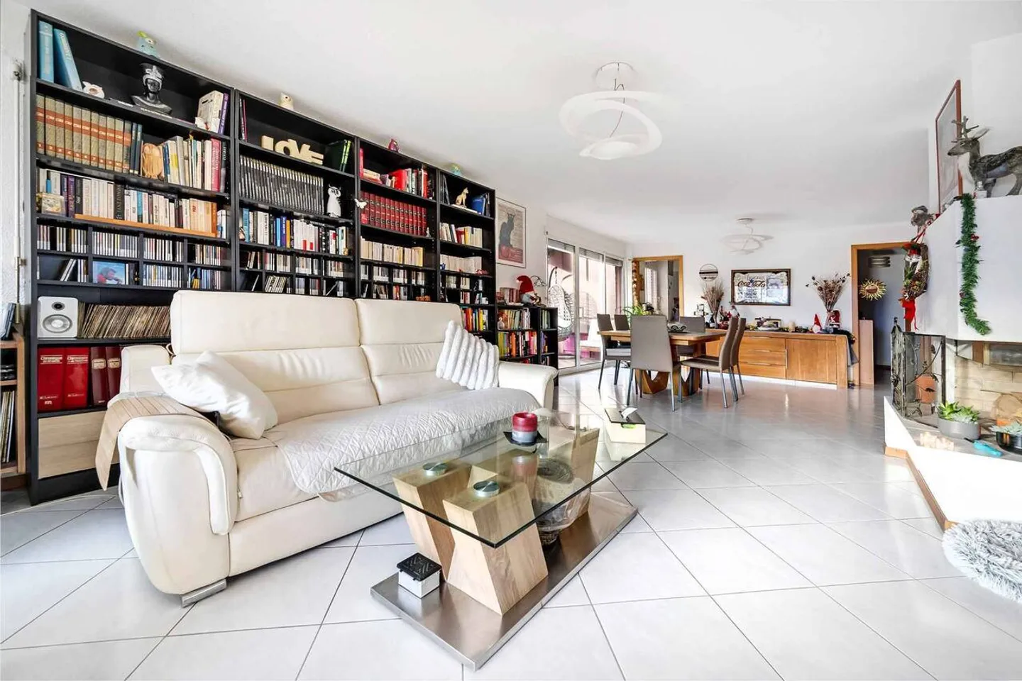 Appartement de 4.5 pièces avec 2 balcons - Photo 2 sur 8