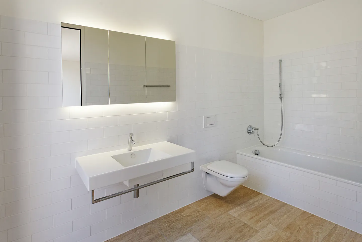 Appartement Charmant avec Vue sur le Lac - Photo 5 sur 9